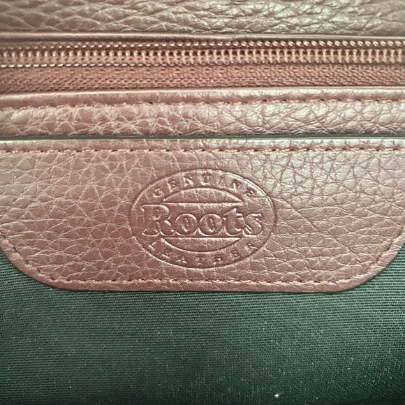 ROOTS Genuine Leather Zip Around Wallet - Picture 5 of 5